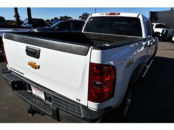 WHITE, 2014 CHEVROLET SILVERADO 2500HD Image 7