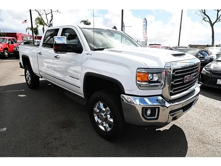 WHITE, 2018 GMC SIERRA 2500HD Image 3