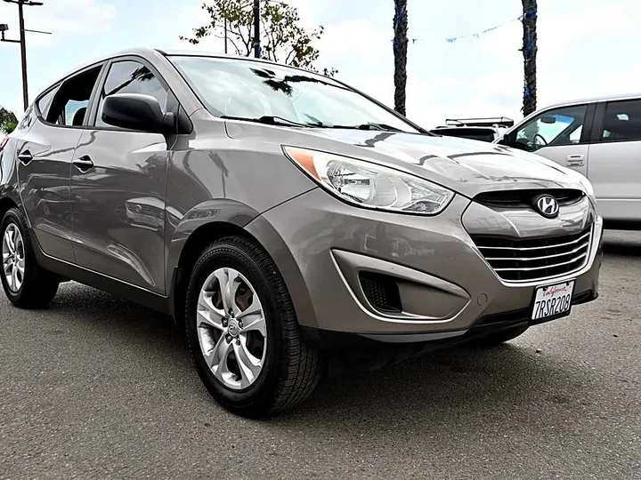 GREY, 2013 HYUNDAI TUCSON Image 3
