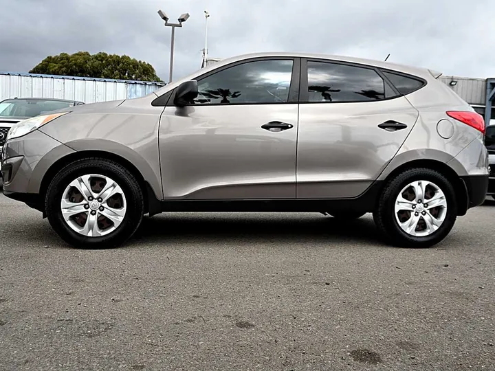 GREY, 2013 HYUNDAI TUCSON Image 4