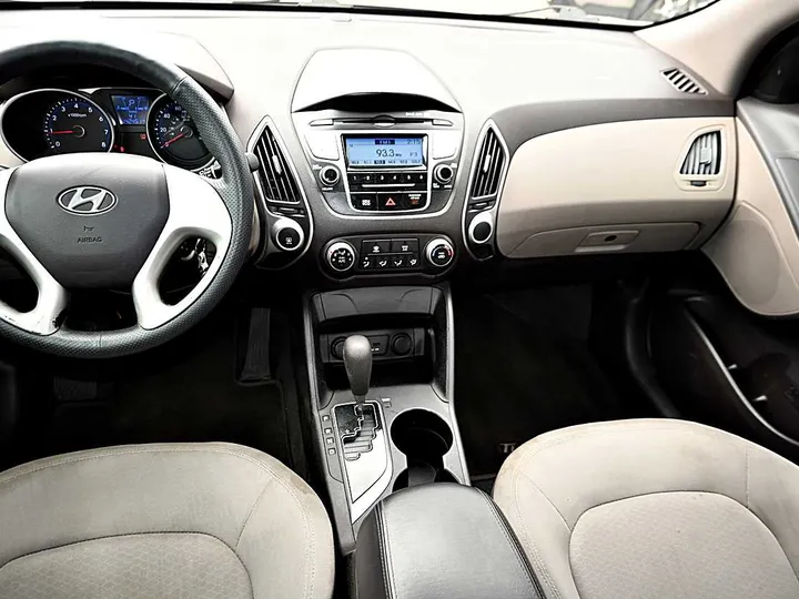GREY, 2013 HYUNDAI TUCSON Image 12