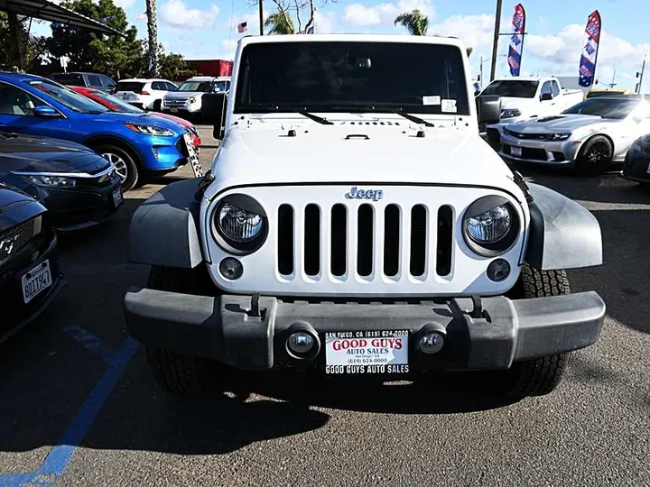 WHITE, 2018 JEEP WRANGLER UNLIMITED Image 2