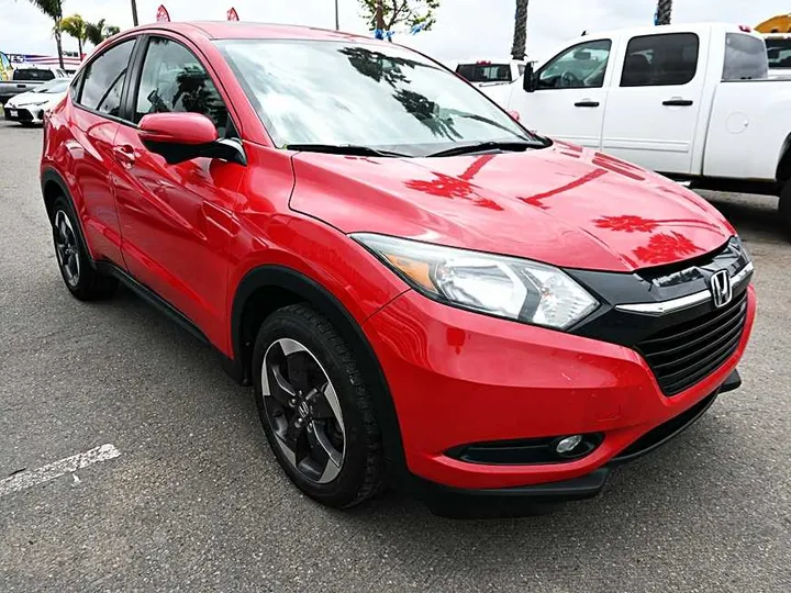 RED, 2018 HONDA HR-V Image 3