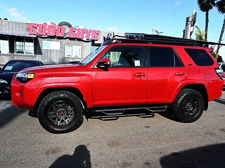 BURGUNDY, 2018 TOYOTA 4RUNNER Image 4