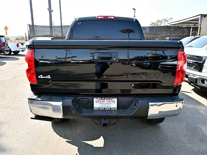 BLACK, 2014 TOYOTA TUNDRA CREWMAX Image 6