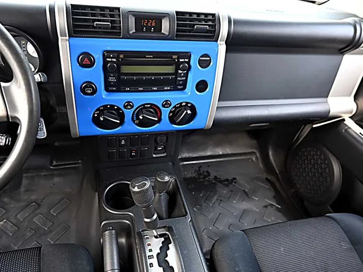 BLUE, 2007 TOYOTA FJ CRUISER Image 18