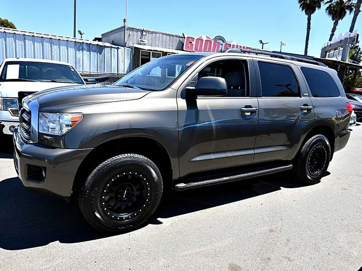 BEIGE, 2016 TOYOTA SEQUOIA Image 4