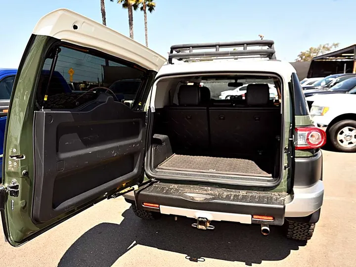 GREEN, 2012 TOYOTA FJ CRUISER Image 8