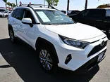 WHITE, 2019 TOYOTA RAV4 Thumnail Image 3