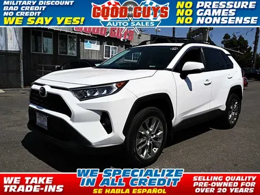 WHITE, 2019 TOYOTA RAV4 Image 