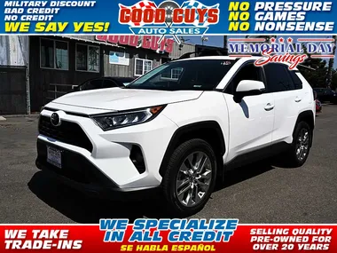 WHITE, 2019 TOYOTA RAV4 Image 