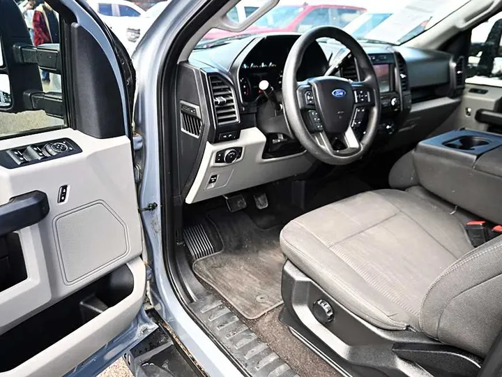 GREY, 2019 FORD F150 SUPERCREW CAB Image 17