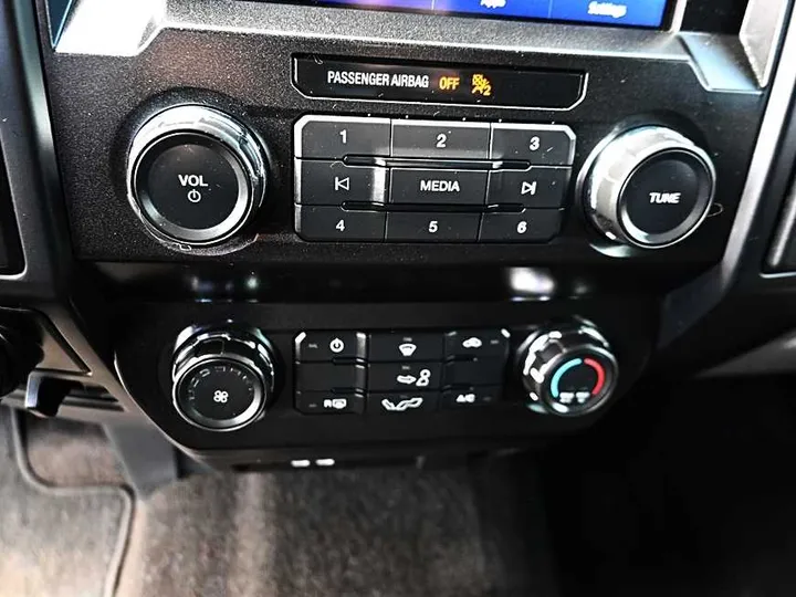 GREY, 2019 FORD F150 SUPERCREW CAB Image 21