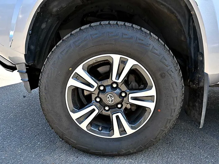 SILVER, 2016 TOYOTA TACOMA DOUBLE CAB Image 9