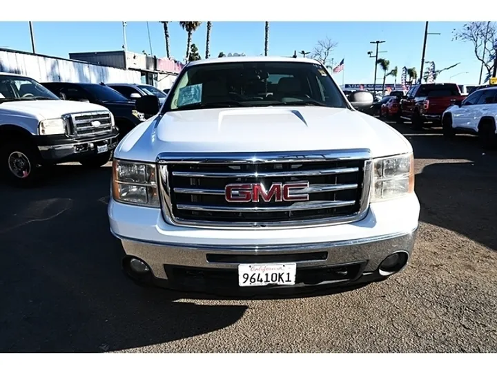 WHITE, 2013 GMC SIERRA 1500 Image 2