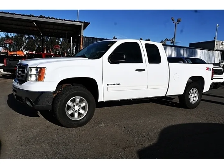 WHITE, 2013 GMC SIERRA 1500 Image 4