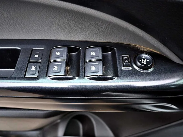 WHITE, 2020 CHEVROLET COLORADO CREW CAB Image 16