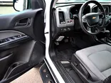 WHITE, 2020 CHEVROLET COLORADO CREW CAB Thumnail Image 17