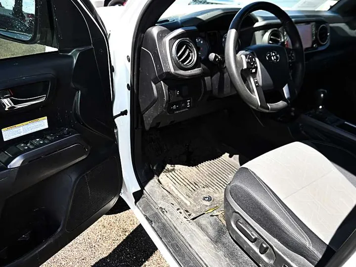 WHITE, 2020 TOYOTA TACOMA DOUBLE CAB Image 16