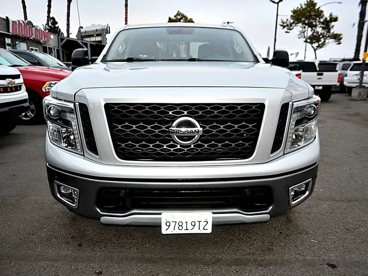 SILVER, 2018 NISSAN TITAN CREW CAB Image 2