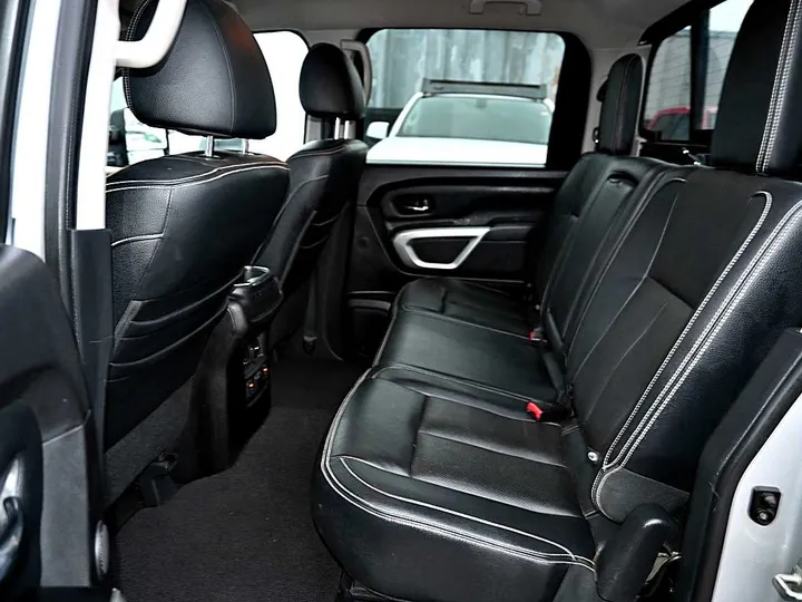 SILVER, 2018 NISSAN TITAN CREW CAB Image 9