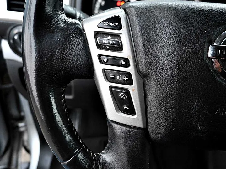 SILVER, 2018 NISSAN TITAN CREW CAB Image 22