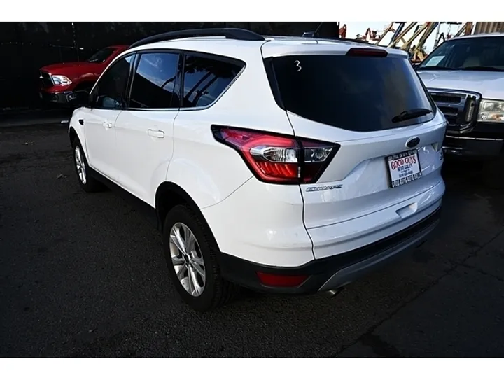 WHITE, 2018 FORD ESCAPE Image 5