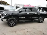 BLACK, 2018 NISSAN TITAN CREW CAB Thumnail Image 4