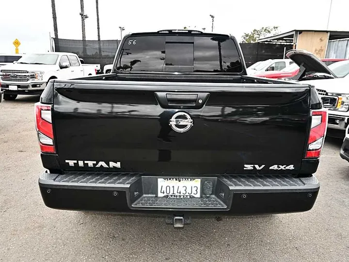 BLACK, 2018 NISSAN TITAN CREW CAB Image 6