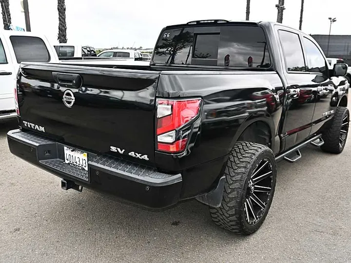 BLACK, 2018 NISSAN TITAN CREW CAB Image 7