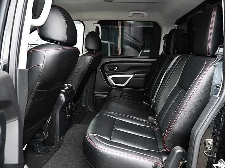 BLACK, 2018 NISSAN TITAN CREW CAB Image 10