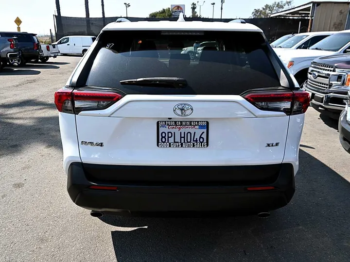 WHITE, 2020 TOYOTA RAV4 Image 6