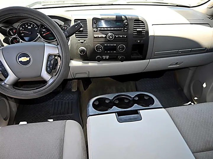 WHITE, 2014 CHEVROLET SILVERADO 2500 HD CREW CAB Image 11