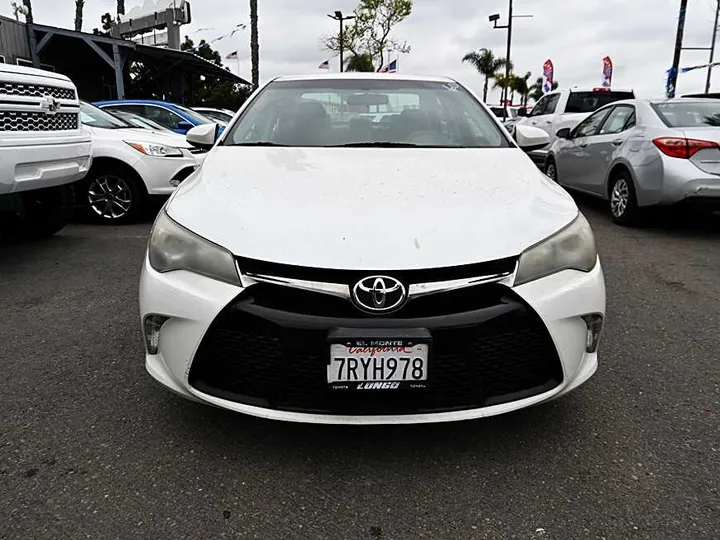 WHITE, 2016 TOYOTA CAMRY Image 2