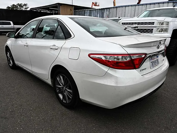 WHITE, 2016 TOYOTA CAMRY Image 4