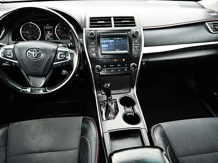 WHITE, 2016 TOYOTA CAMRY Image 10