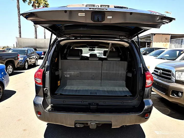 GREY, 2011 TOYOTA SEQUOIA Image 8