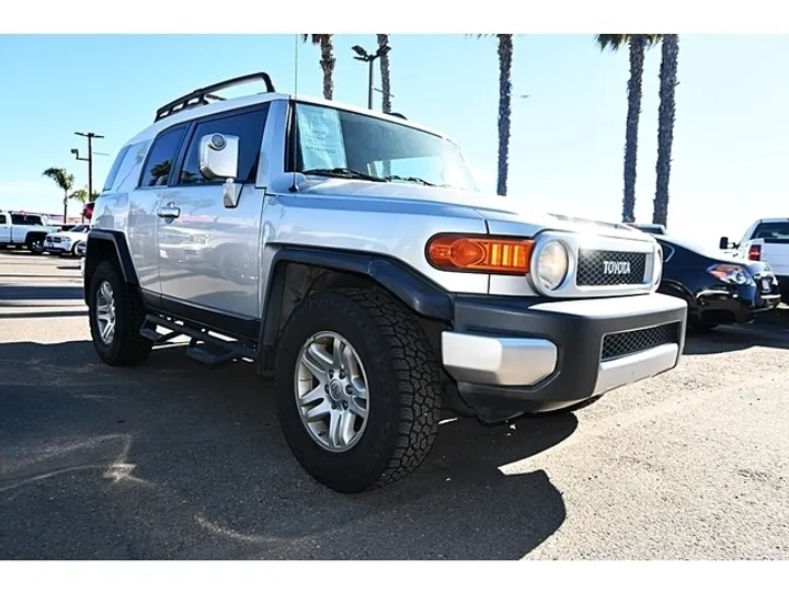 SILVER, 2008 TOYOTA FJ CRUISER Image 3