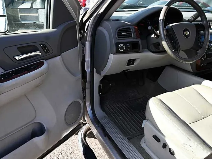 SILVER, 2008 CHEVROLET SILVERADO 2500 HD CREW CAB Image 22