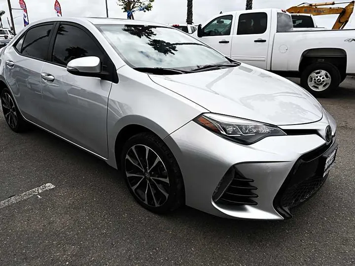 GREY, 2018 TOYOTA COROLLA Image 3