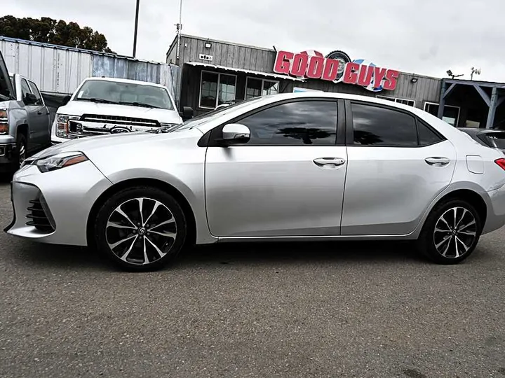 GREY, 2018 TOYOTA COROLLA Image 4