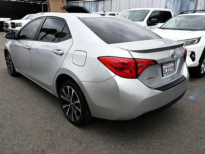 GREY, 2018 TOYOTA COROLLA Image 5