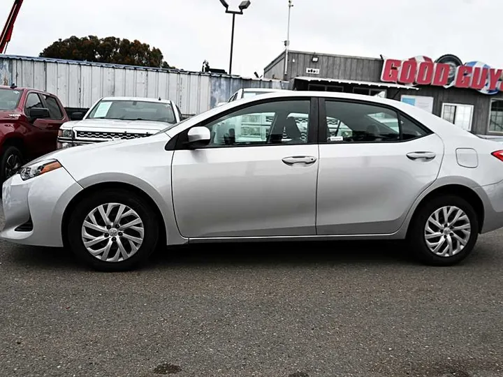 SILVER, 2019 TOYOTA COROLLA Image 4