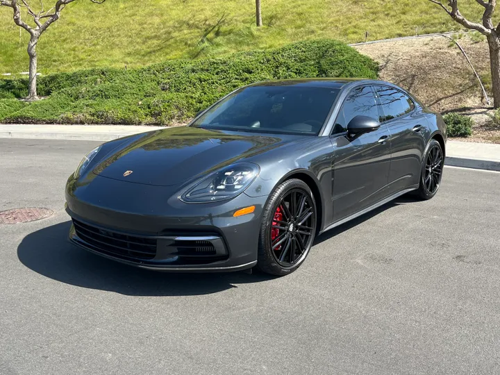 GRAY, 2018 PORSCHE PANAMERA Image 3