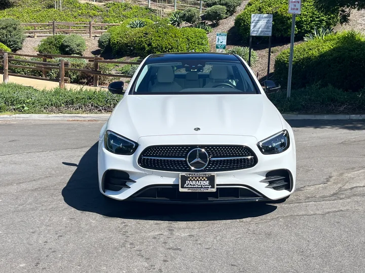 WHITE, 2022 MERCEDES-BENZ E-CLASS Image 2