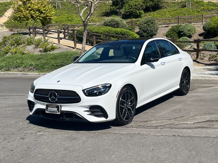 WHITE, 2022 MERCEDES-BENZ E-CLASS Image 3