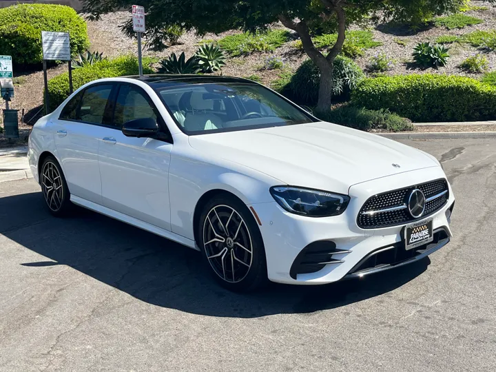 WHITE, 2022 MERCEDES-BENZ E-CLASS Image 9