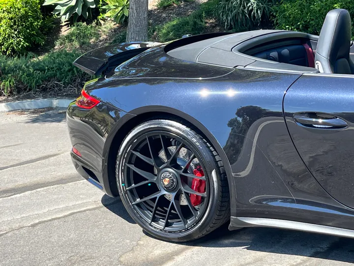 BLACK, 2018 PORSCHE 911 Image 12