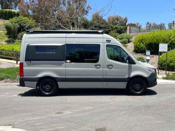 GRAY, 2022 MERCEDES-BENZ SPRINTER Image 8