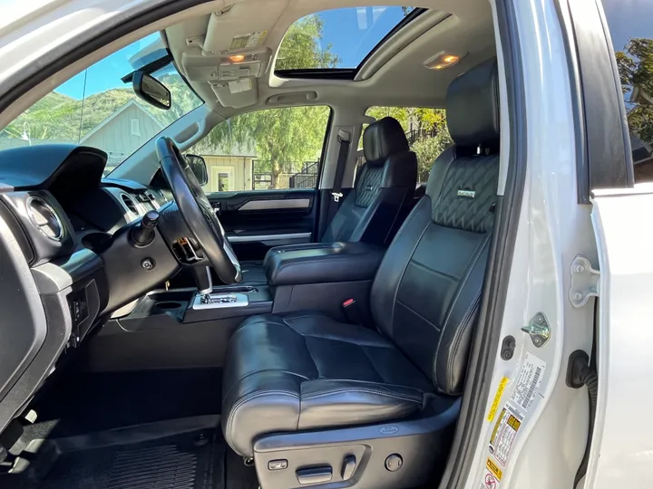 WHITE, 2017 TOYOTA TUNDRA Image 31